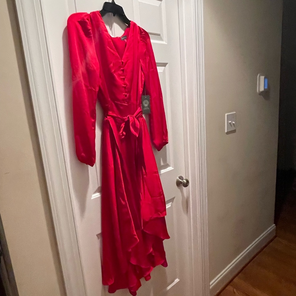 Gorgeous Vince Camuto Tie Waist Long Sleeve Midi Dress in Ultra Red Size S